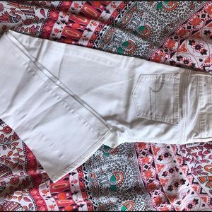 White American Eagle Skinny Kick Jean size 6